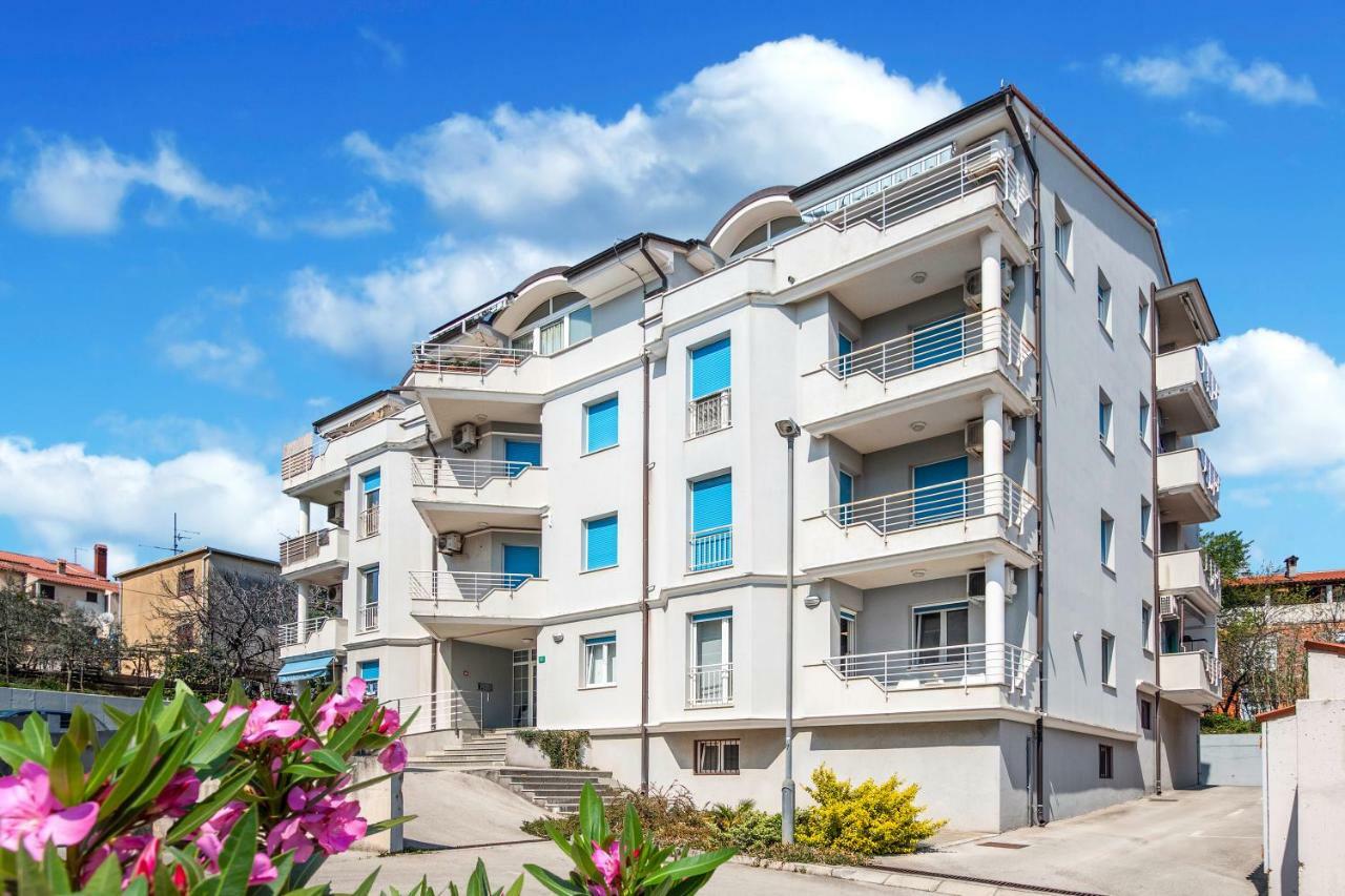 Apartment Lungomare Pula Exterior photo